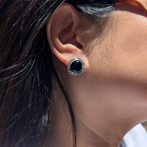 Handmade Navajo Round Onyx Black Stud Sterling Silver Earrings  Jewelry ** - Picture 7 of 10
